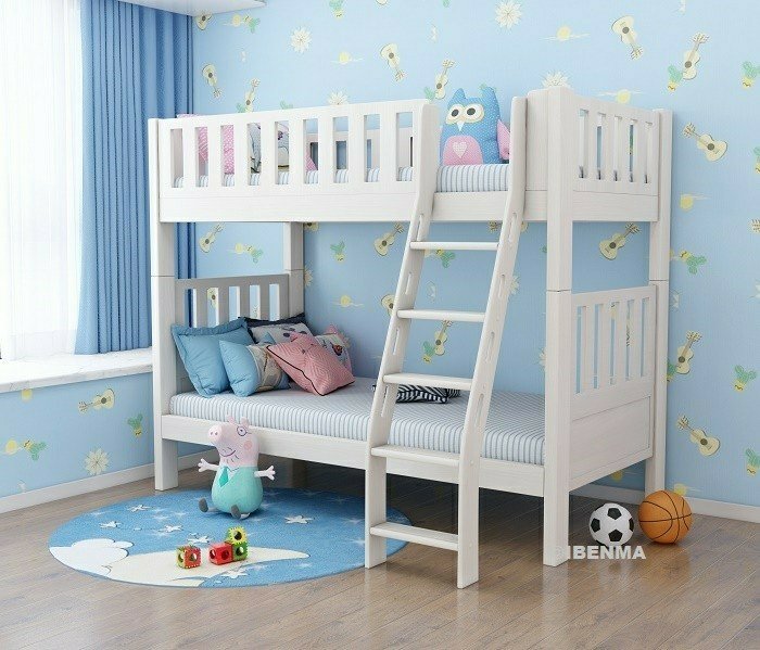 Ergonomic Triple Sleeper Bunk Bed